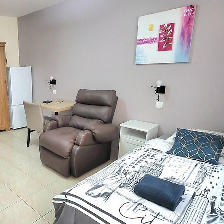 Residences Les Sansonnets "Appartements & Studios" Jonzac Buitenkant foto