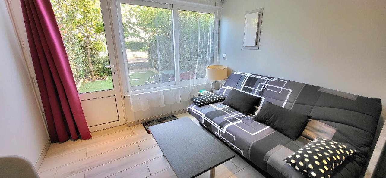 Residences Les Sansonnets "Appartements & Studios" Jonzac Buitenkant foto